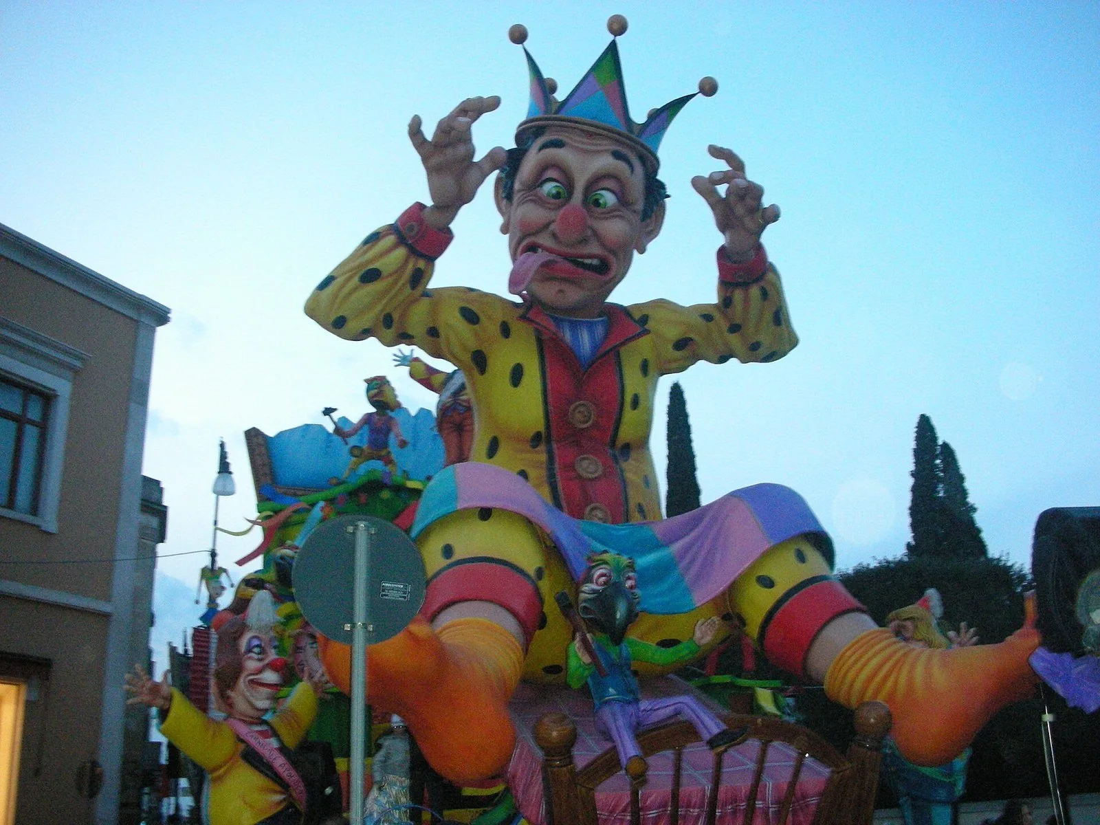 Un carro di cartapesta del Carnevale di Putignano